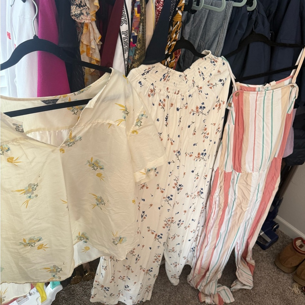 Woman’s size large bundle Floral top AE pants Roxy jumpsuit size large.